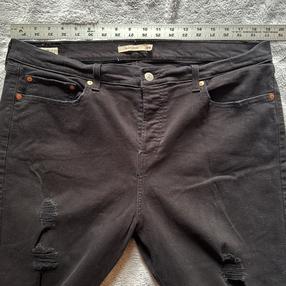 EUC Levi’s jeans. - Picture 9 of 11